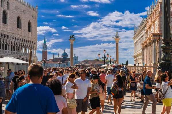 Italia Venecia Agosto 2022 Turistas Piazza San Marco Con Basílica —  Fotos de Stock