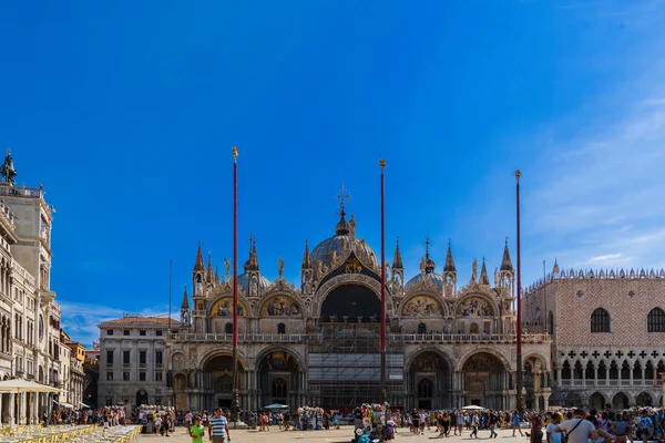 Italia Venecia Agosto 2022 Turistas Piazza San Marco Con Basílica —  Fotos de Stock