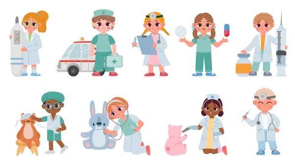 Dibujos animados niños médicos y enfermeras juegan y tratan juguetes. Niños y niñas personajes médicos con estetoscopio, termómetro y pastillas vector conjunto — Archivo Imágenes Vectoriales