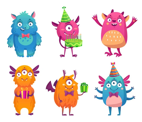 Cartoon party monsters vieren happy event. Leuke pluizige personages met vriendelijke glimlachen houden verjaardagstaart — Stockvector