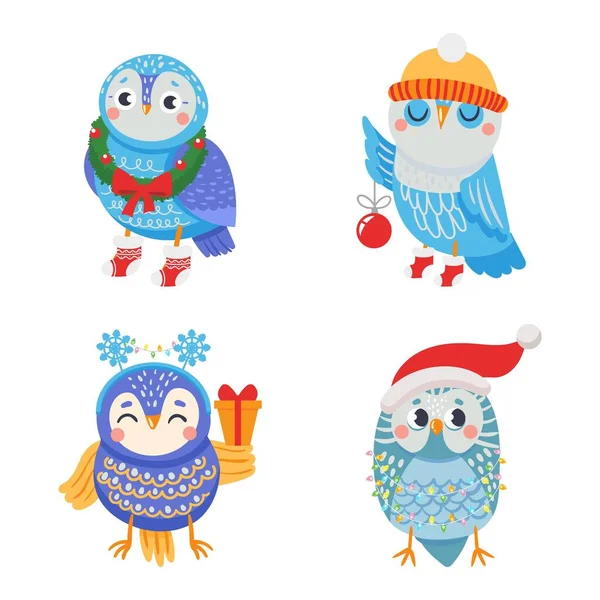 Winter owl. Funny cartoon birds with christmas attributes. Animals in xmas wreath, holiday socks holding tree ball, gift box. Cheerful characters wearing santa hat vector isolated set —  Vetores de Stock