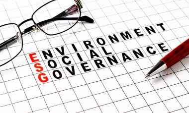 ESG. Çevresel sosyal ve yönetim iş konsepti. Kağıt üzerinde metin.