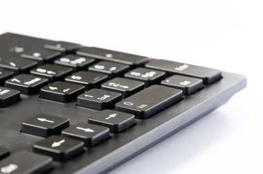 Beyaz arkaplandaki bilgisayar klavyesi. Boşluğu kopyala