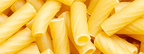 Raw ziti pasta. Food background. An ingredient for traditional Italian food. Closeup — Stock Photo, Image