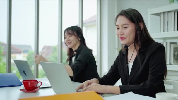 Centre Appels Pour Femmes Transgenres Asiatiques Agent Soutien Clientèle Centre — Video