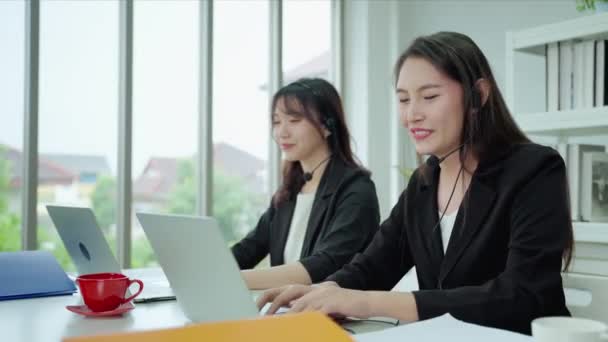 Centre Appels Pour Femmes Transgenres Asiatiques Agent Soutien Clientèle Centre — Video