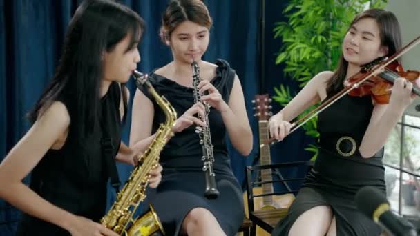 Classical Band Girls Asian Musicians Showing Work Online Social Media — Video Stock