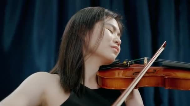 Jeune Femme Asiatique Jouant Violon Lors Une Fête Festival — Video