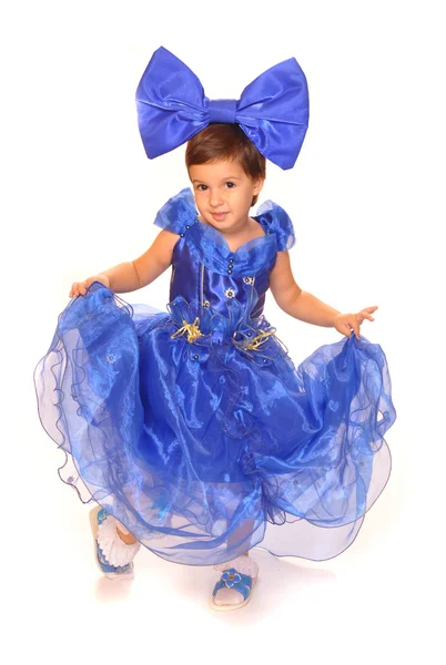 Cute girl w niebieskiej sukience z łukiem — Zdjęcie stockowe
