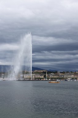 Cenevre 'deki Jet d' Eau çeşmesi.