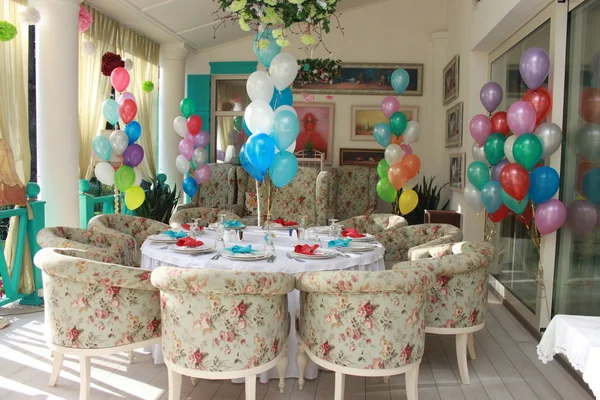 Gyönyörűen díszített szoba születésnapja Stock Kép