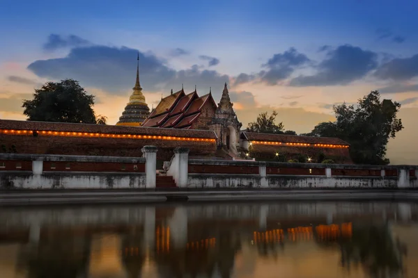 Wat pra tag lampang temple avec réflexion . — Photo