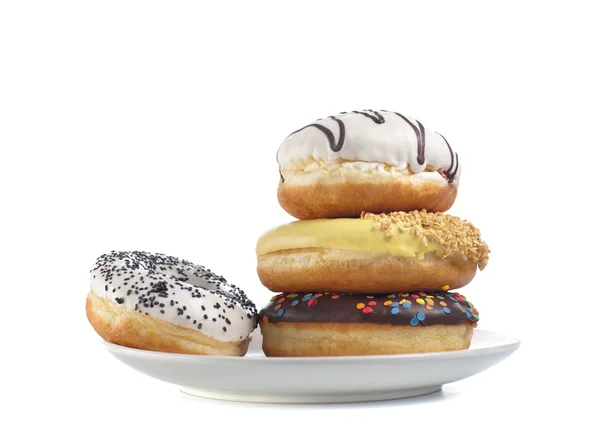 dört çörek üzerinde beyaz izole bir plaka üzerinde