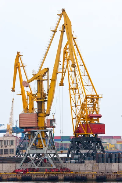 Handel zeehaven met kranen — Stockfoto