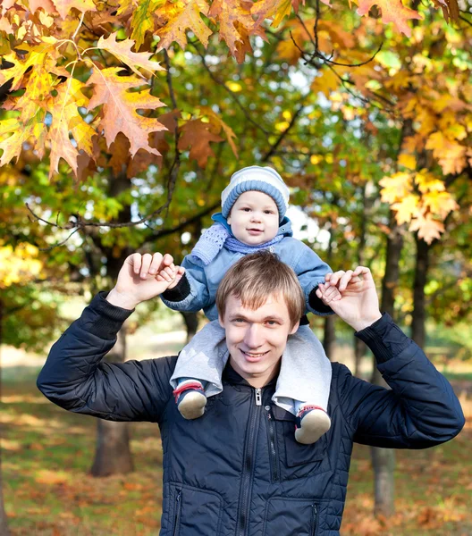 Young father with his son outdoor in the autumn park — Stock Photo, Image