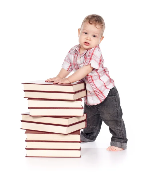 Aranyos baba fiú sok könyvet elszigetelt fehér — Stock Fotó
