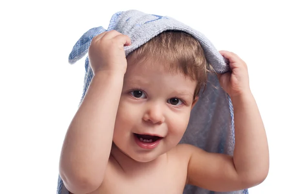 Счастливый ребенок в голубой игрушке — стоковое фото