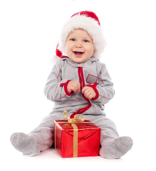 Bebek yılbaşı hediye kutusu ile oynamak santa hat izole
