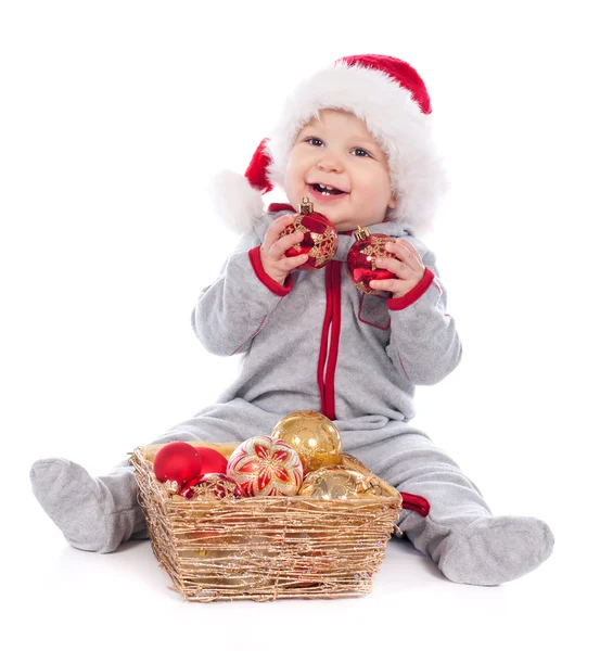 Baby in Santa chapeau jouer avec des boules de Noël isolé sur blanc — Photo