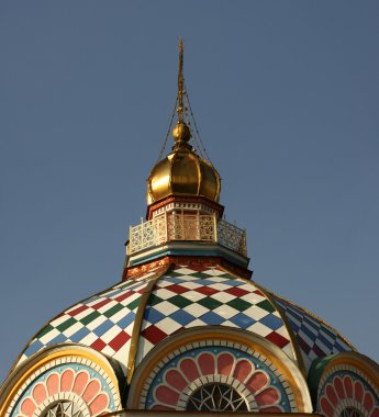 Kilisenin kubbesi