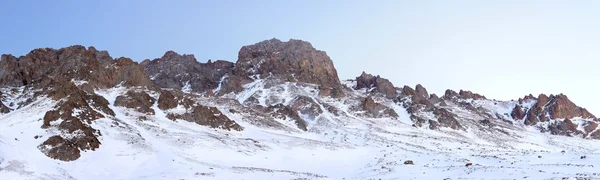 Hermosa vista de invierno de las montañas — Foto de Stock