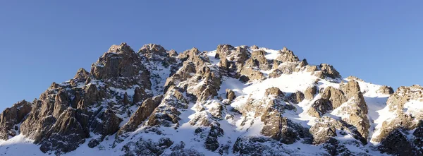 Hermosa vista de invierno de las montañas — Foto de Stock