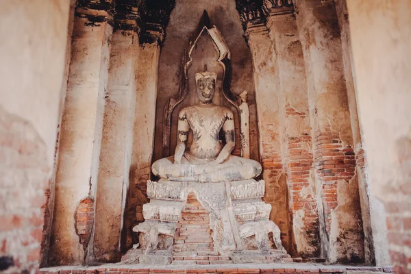 Statue at the Buddhist temple — Stock Photo, Image