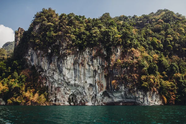 Kayalık sahil — Stok fotoğraf