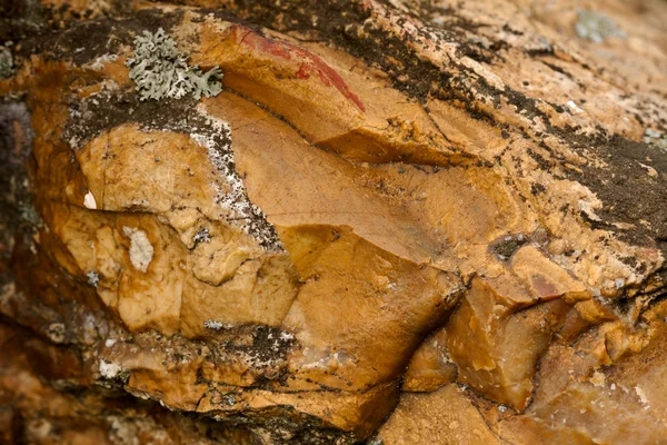 Piedra amarilla al suelo —  Fotos de Stock