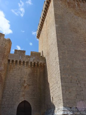 Güzel eski İspanyol kalesi büyük taş kale