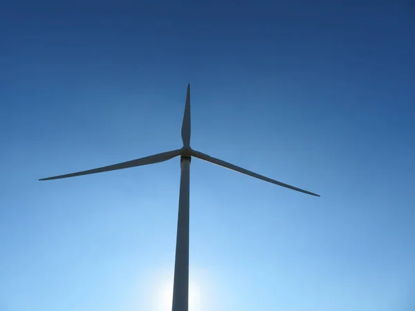 Rüzgar Türbini Temiz Enerji Hava Büyük Bıçaklar Değirmen Yüksekliği Elektrik — Stok fotoğraf