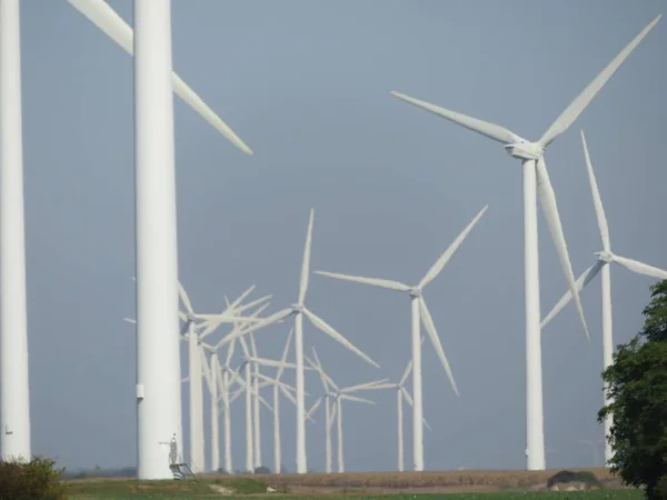Větrné Turbíny Čistá Výroba Energie Vzduchové Lopatky Větrné Elektrárny — Stock fotografie