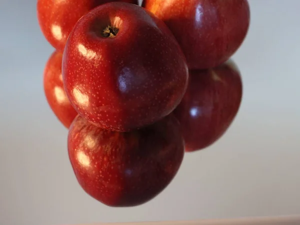 おいしい天然赤リンゴおいしい美しい誘惑フルーツビタミン — ストック写真