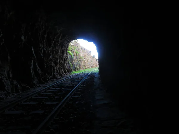 Ferrocarriles Metálicos Final Del Túnel Transporte Ferroviario —  Fotos de Stock