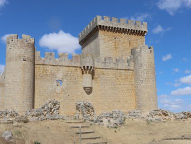 Güzel eski İspanyol kalesi büyük taş kale