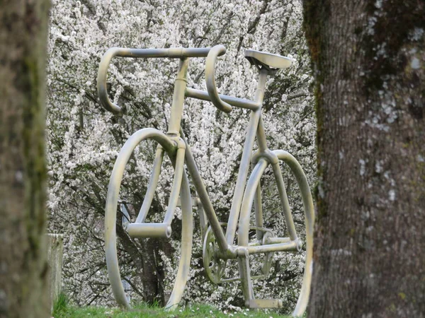 Piękny Metalowy Rower Figurka Antyczna Dekoracja Posąg — Zdjęcie stockowe