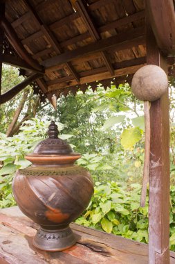 su içmek için kil kavanoz