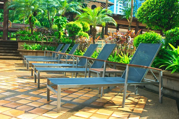 Swimming Pool Sun Lounger — Stock Photo, Image