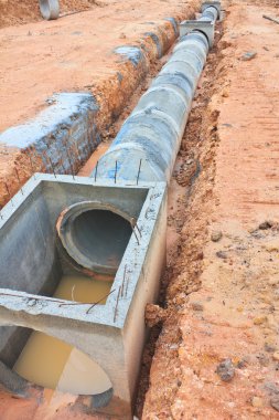 Beton drenaj tank inşaat sitesinde