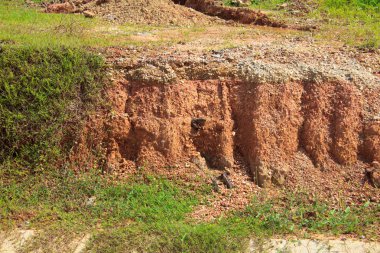 Layer toprağın altında