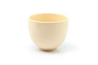 beyaz zemin üzerine beyaz fincan