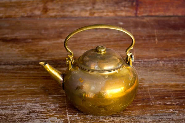 一个铜水壶 — 图库照片