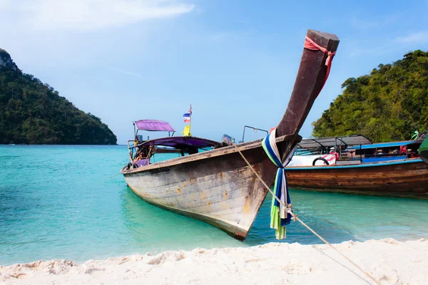 Traditional long tail boats — Stock Photo, Image