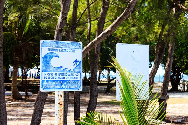 Tsunami Evacuation Sign — Stock Photo, Image