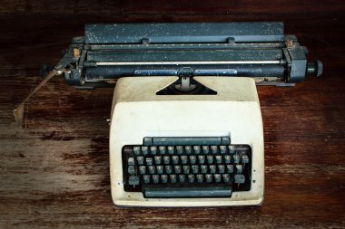 yaşlı typewrite