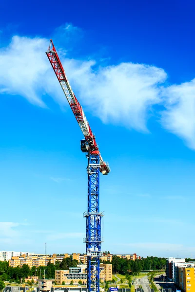 青い空とタワー クレーン — ストック写真
