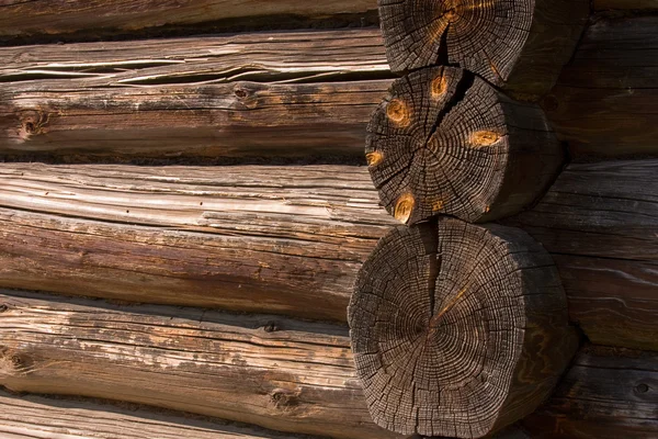 Logs em uma casa de madeira — Fotografia de Stock