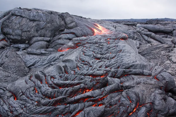 Basaltischer Lavastrom erstarrt langsam — Stockfoto