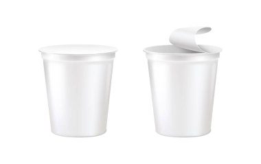 Gerçekçi vektör simgesi ayarlandı. Sütlü yoğurt kabı. Açık ve kapalı kapaklı ekşi krema. Beyaz arkaplanda izole.