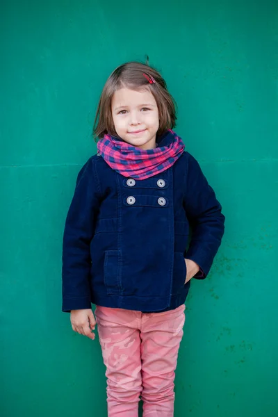 Dışarıda iskambil kız portresi